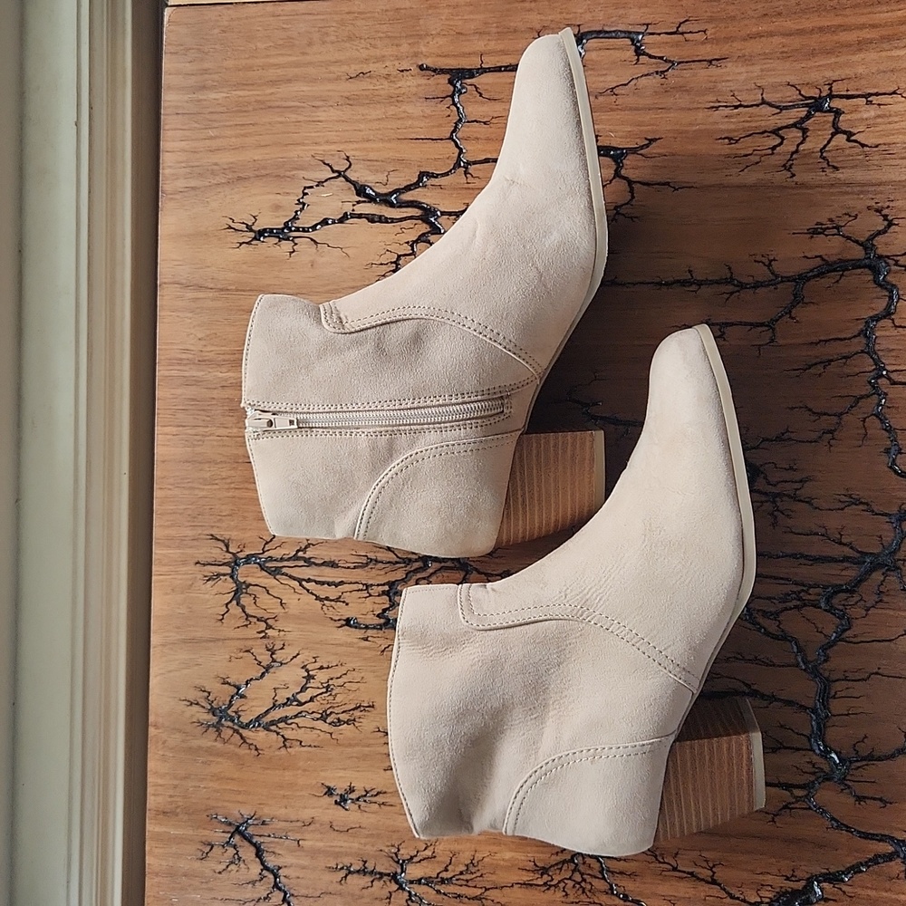 A.N.A  Women's Cold Weather Fashion Style Ankle Boots Sz 8